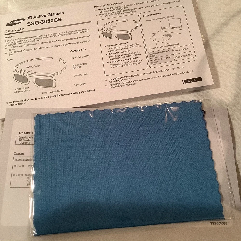 2 pair of Samsung 3d glasses. (Selling as a set)